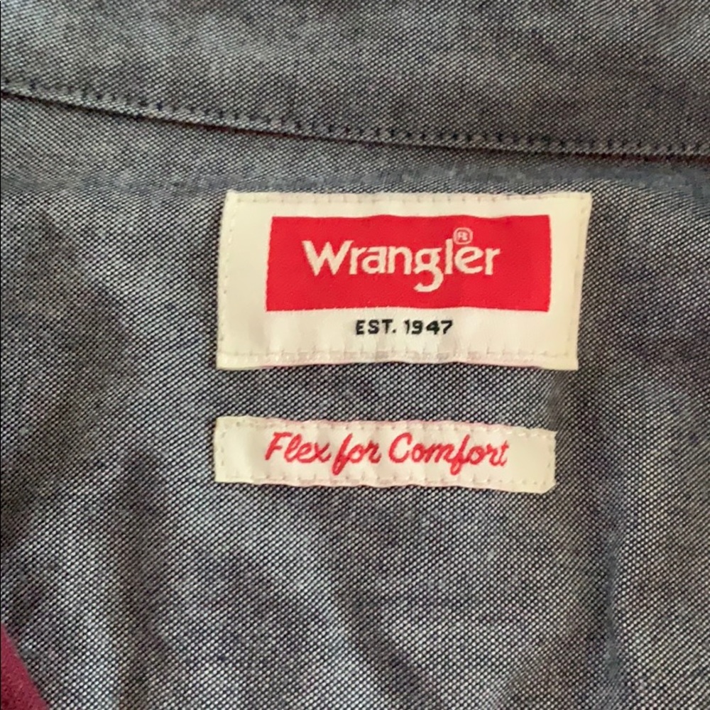 Men’s Wrangler button down - Picture 2 of 2